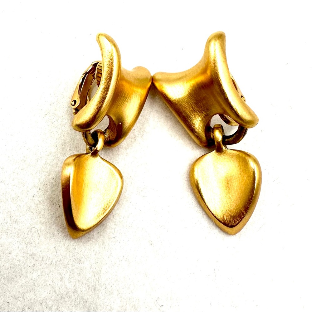 Vintage 1980’s Anne Klein Matte Gold Tone Ear Clip Earrings - Picture 7 of 10